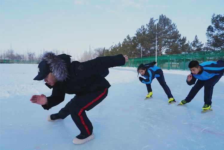 体育项目技巧排行_居家滑冰滑雪训练动作_居家冰雪体能训练动作